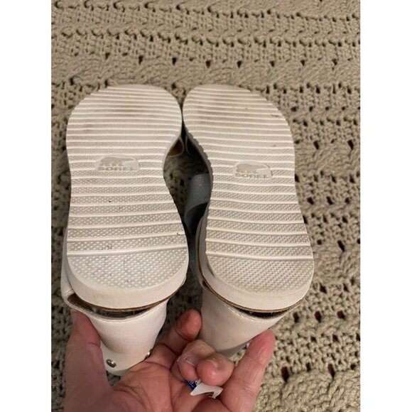 Sorel Women SZ 12 Open-Toe Sandals Elastic Silver Straps & White Leather Accents - Picture 10 of 16